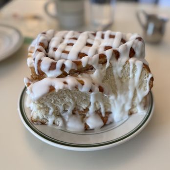 The Guenther House signature dishes Biscuits and Gravy
Cinnamon Roll
Champagne Chicken Enchiladas